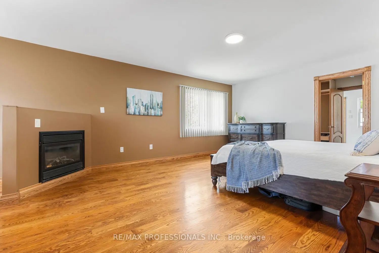 152 Evans Avenue photo 2