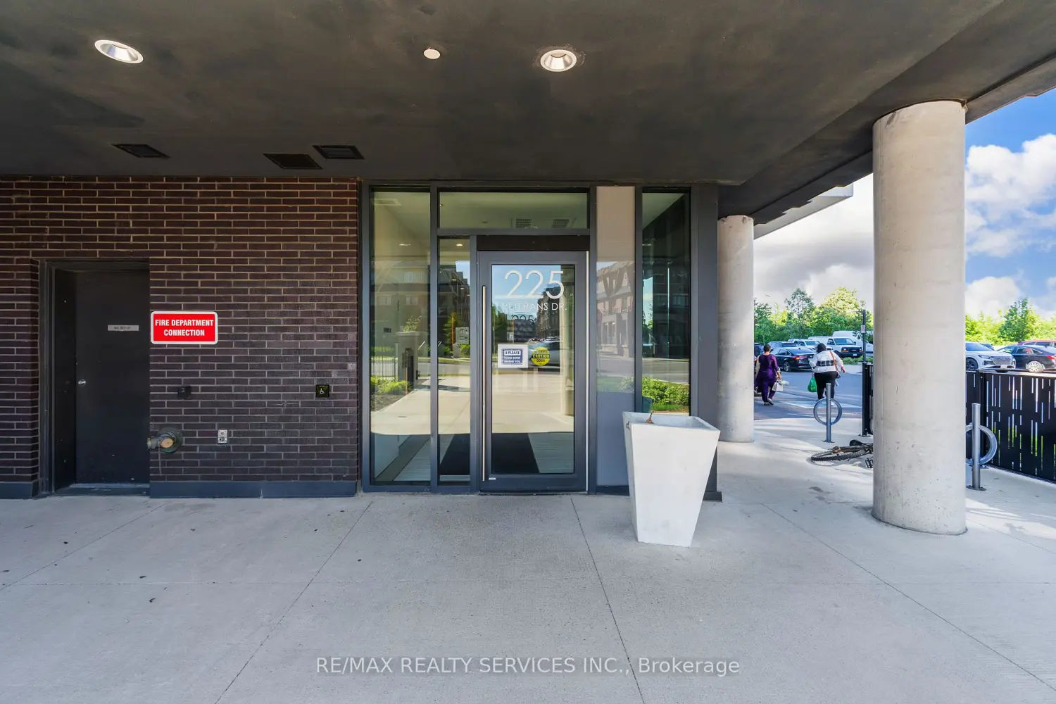 225 Veterans Drive 909