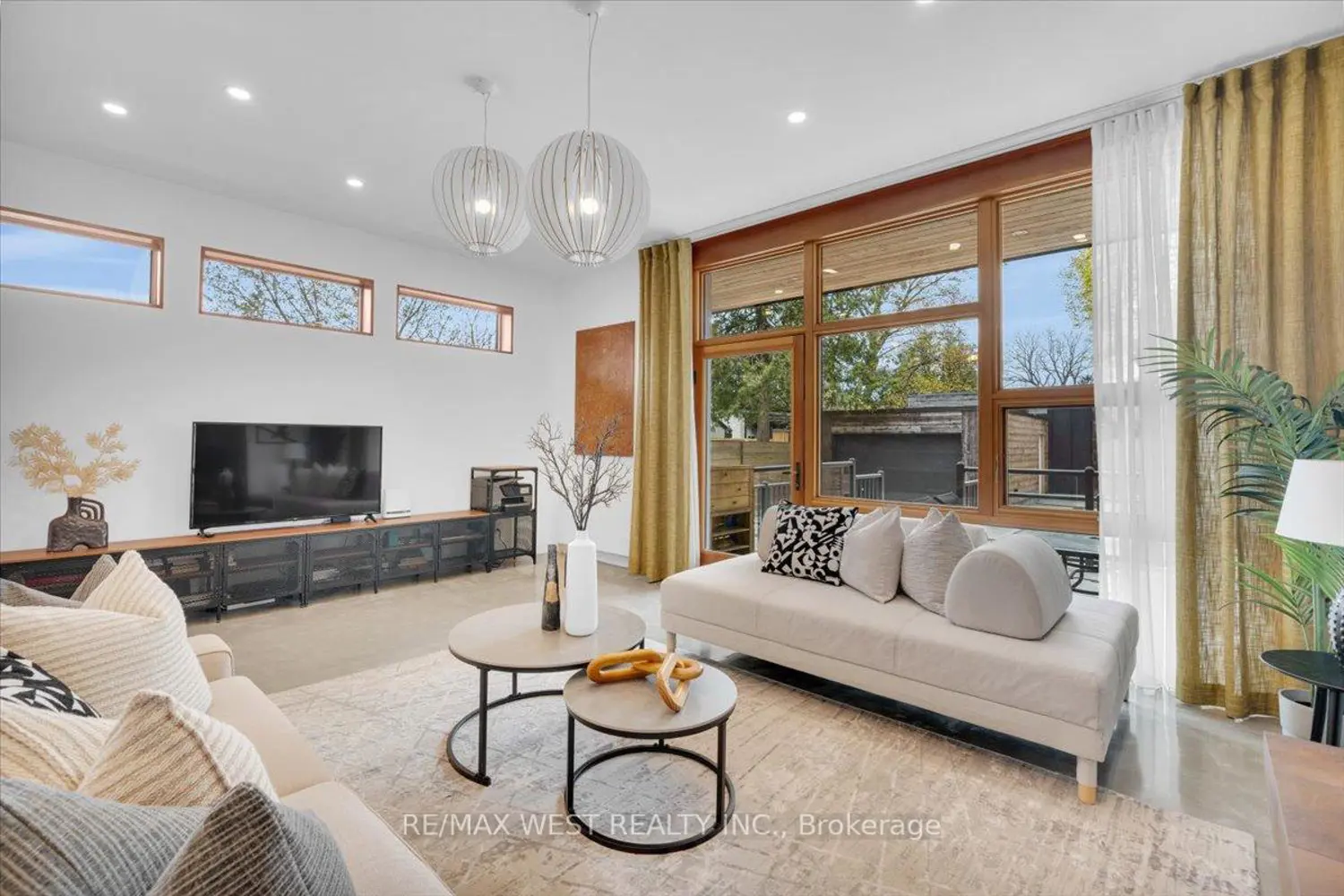 38 Smithfield Drive photo 3