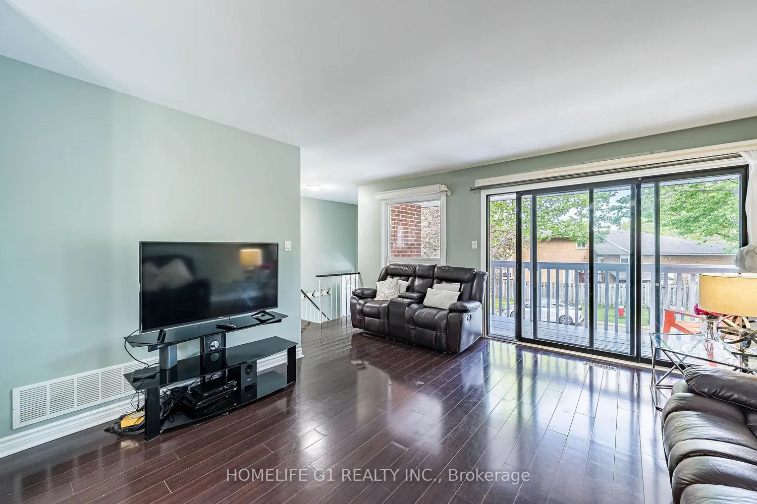 8 Holgate Court photo 4