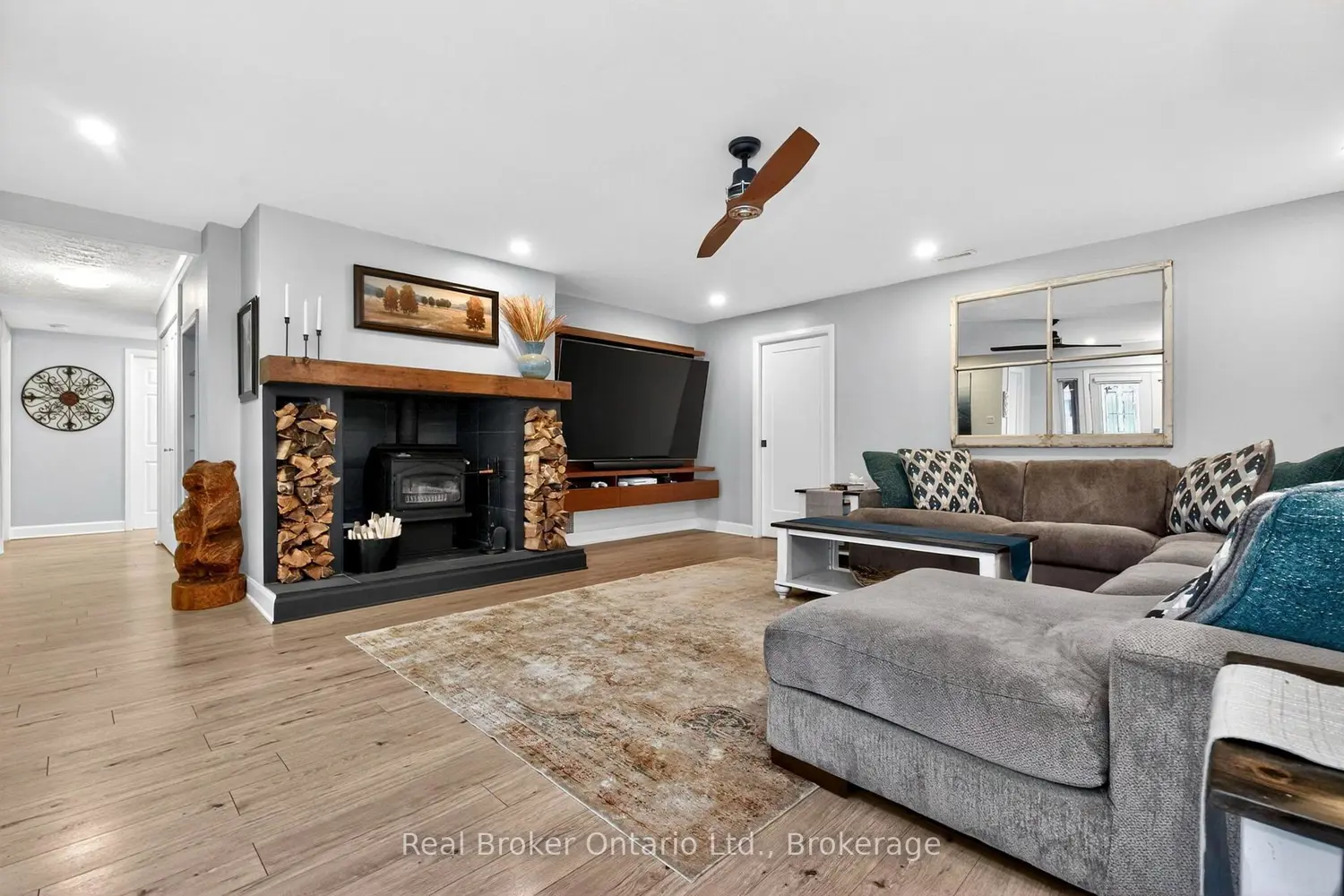 2307 Somers Boulevard photo 5