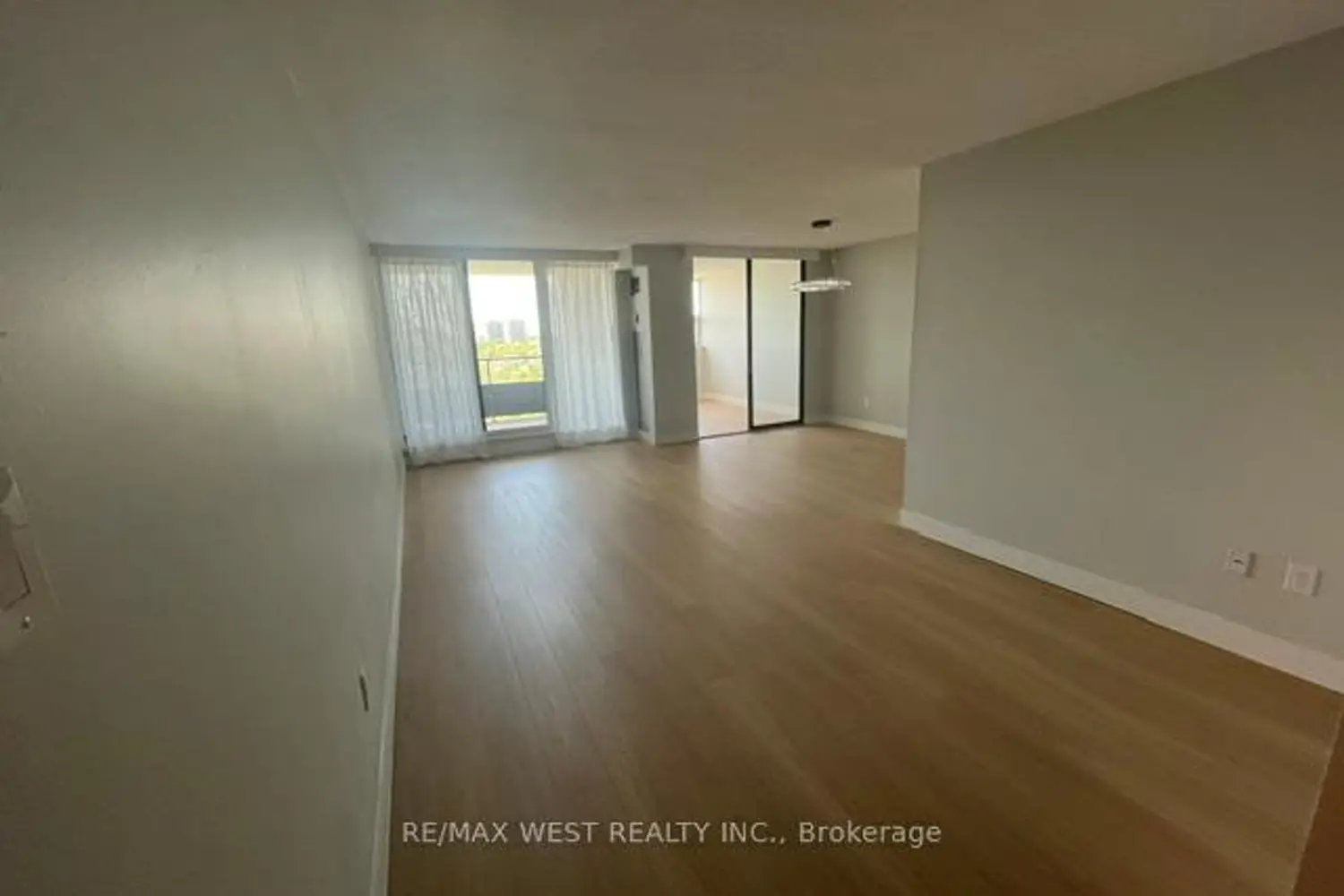 75 Emmett Avenue 1712 photo 3