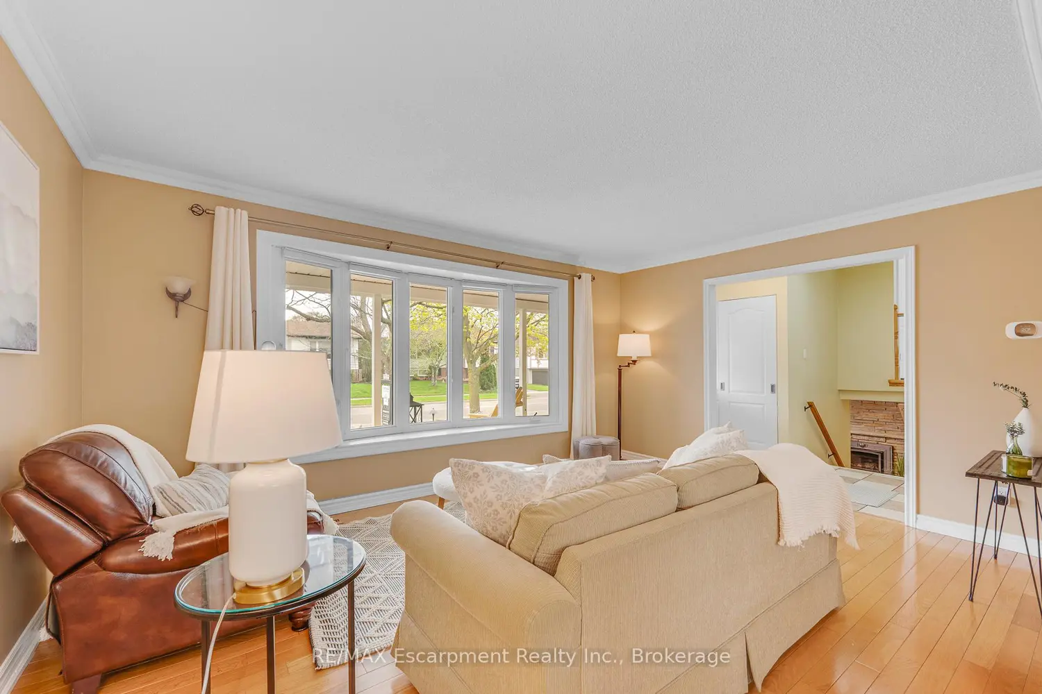 4271 Longmoor Drive photo 3