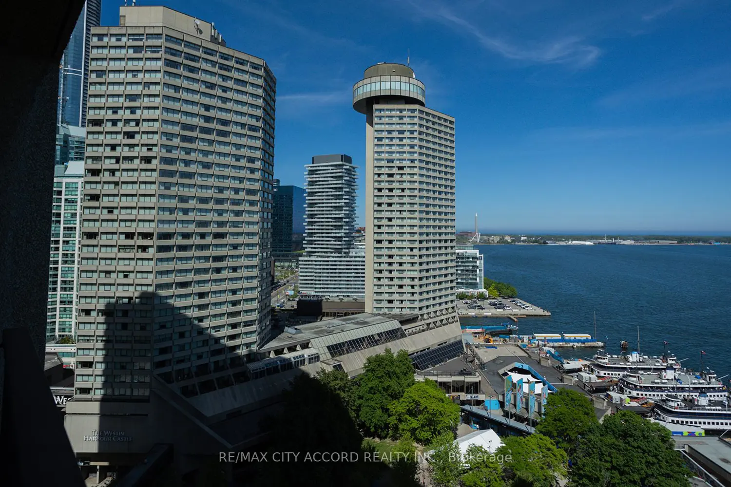 33 Harbour Square 2018 photo 4