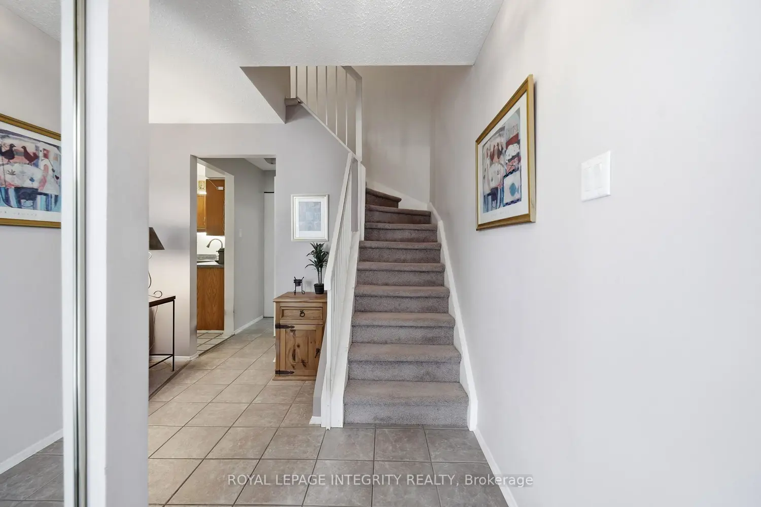 545 Canteval Terrace 110 photo 3