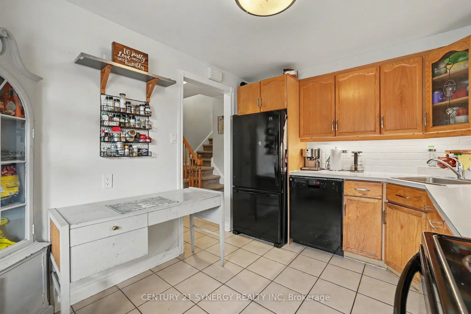 909D Elmsmere Road photo 5