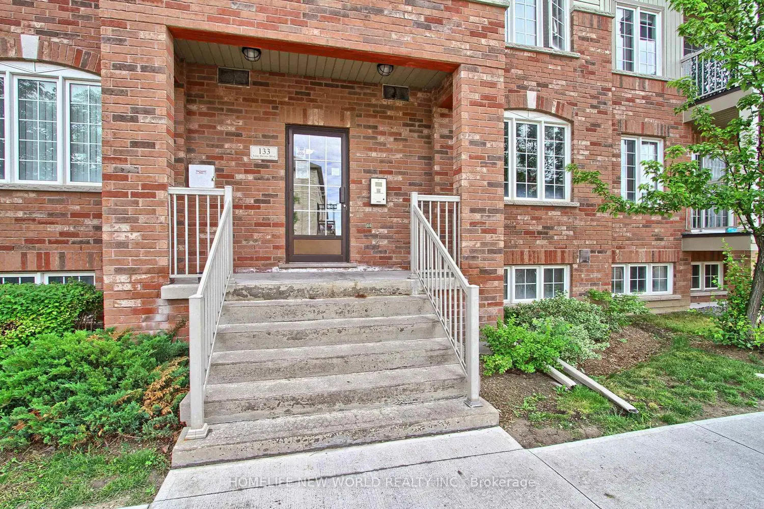 133 Isaac Devins Boulevard 3 photo 2