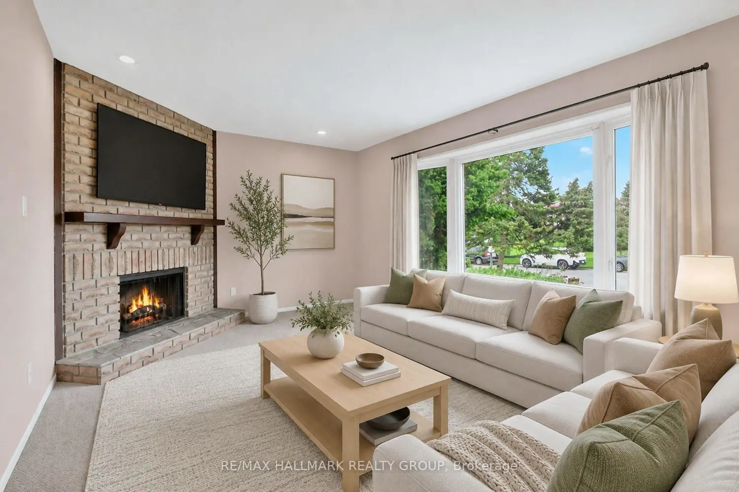 38 Amherst Crescent photo 4