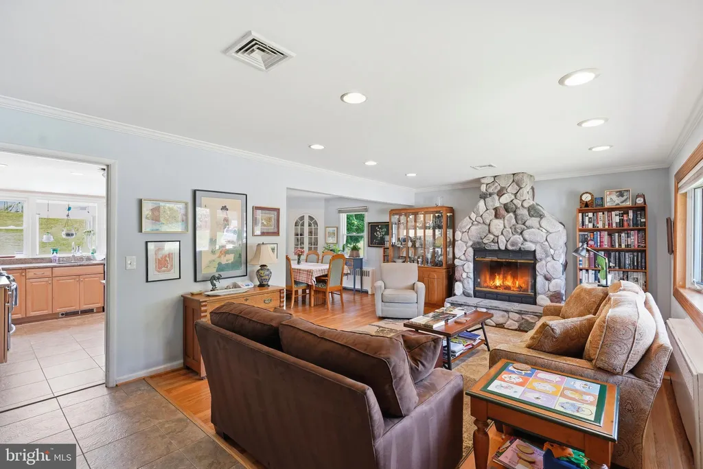 2303 Farringdon Road, Baltimore, MD 21209 photo 3