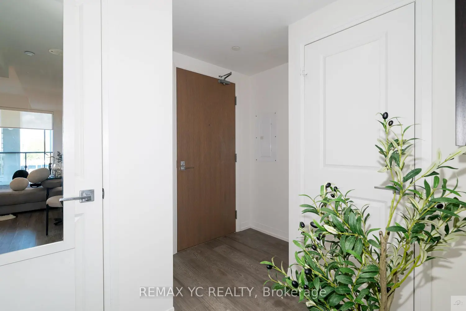 251 Jarvis Street 512 photo 2