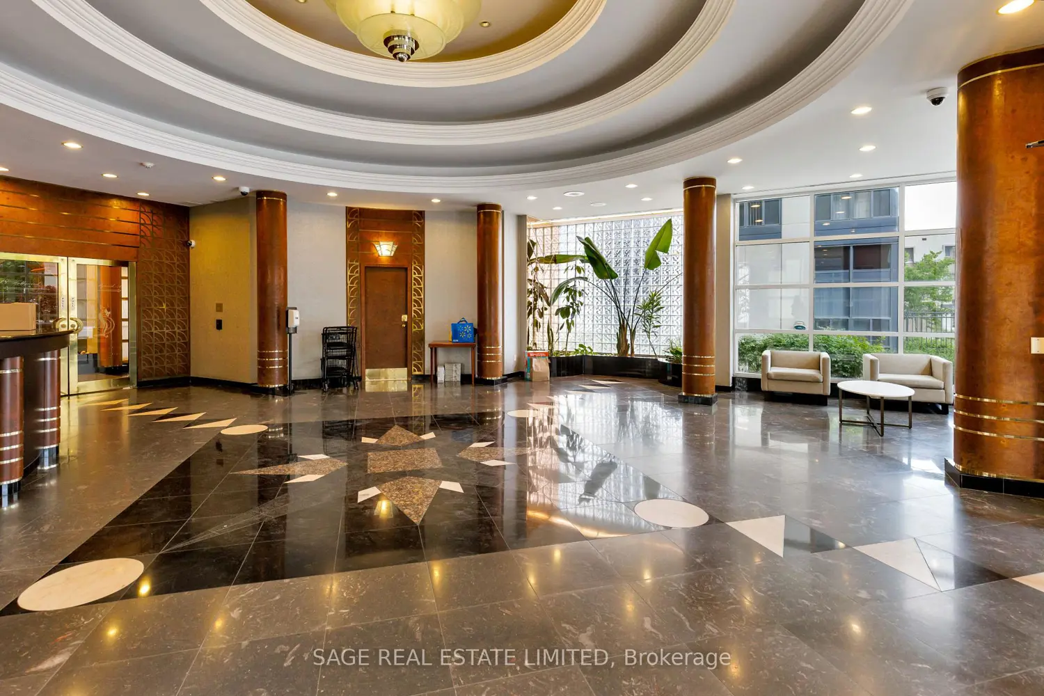 28 Hollywood Avenue 811 photo 3