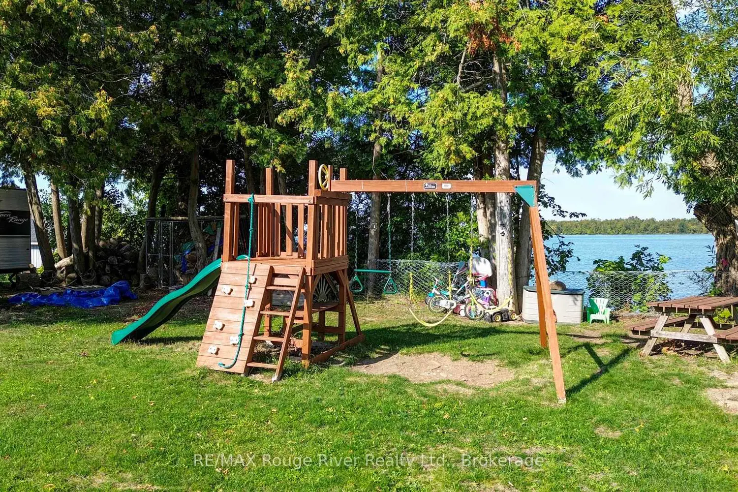 68 Robins Road 198 photo 3