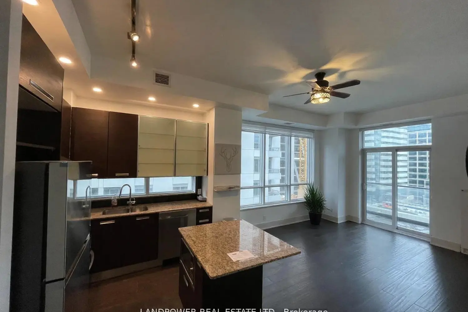 21 Balmuto Street 1501 photo 4