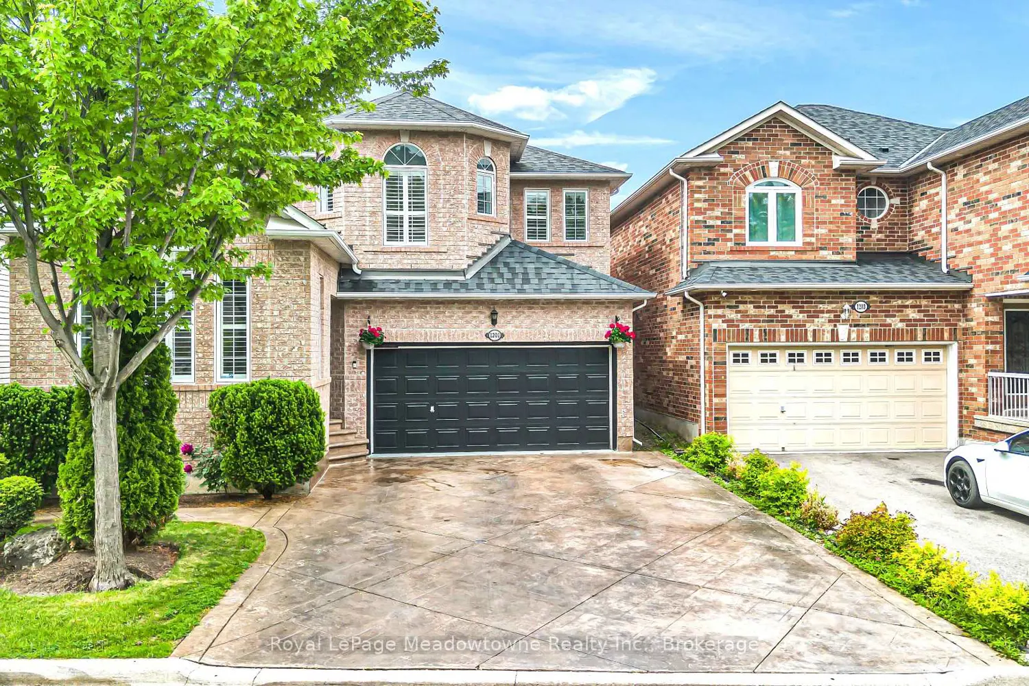 1201 Fox Crescent