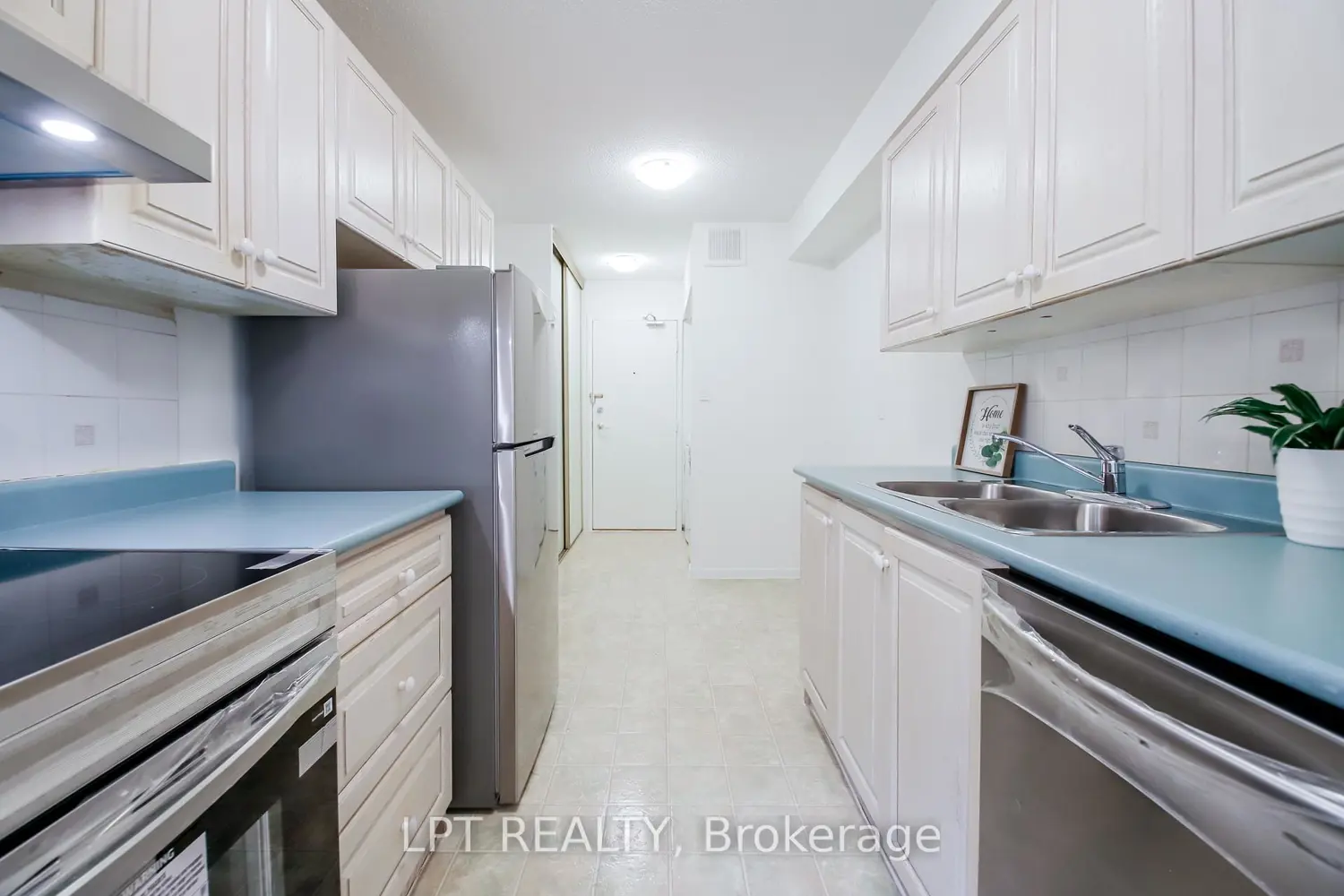 90 Ling Road 209 photo 5
