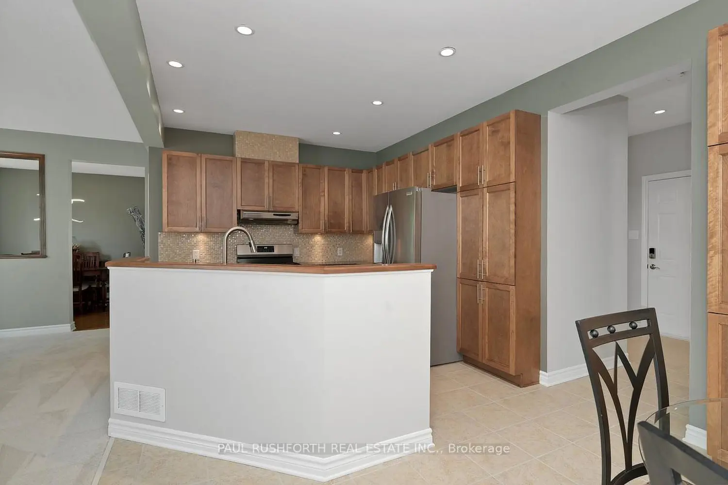 504 Landswood Way photo 2