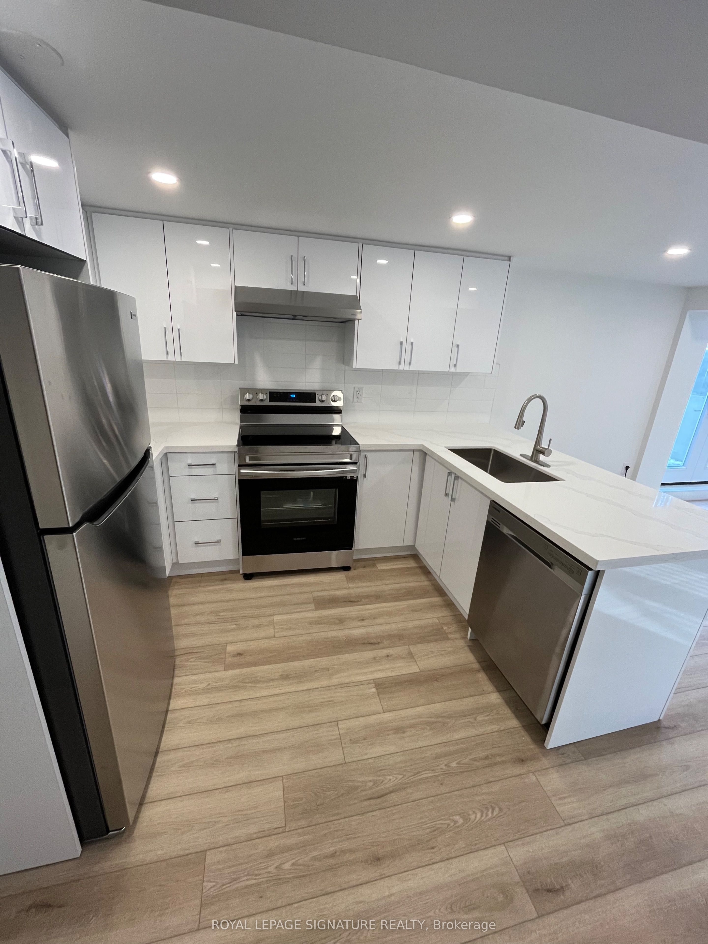 Lower-54 Riverdale Drive, Toronto, ON, M9V 2T3 photo 3
