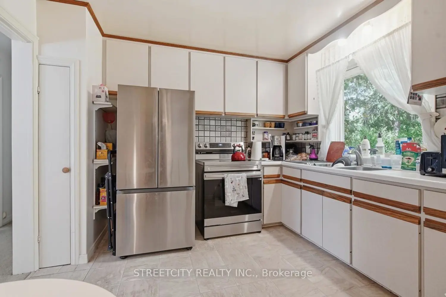 384 Regal Drive photo 4