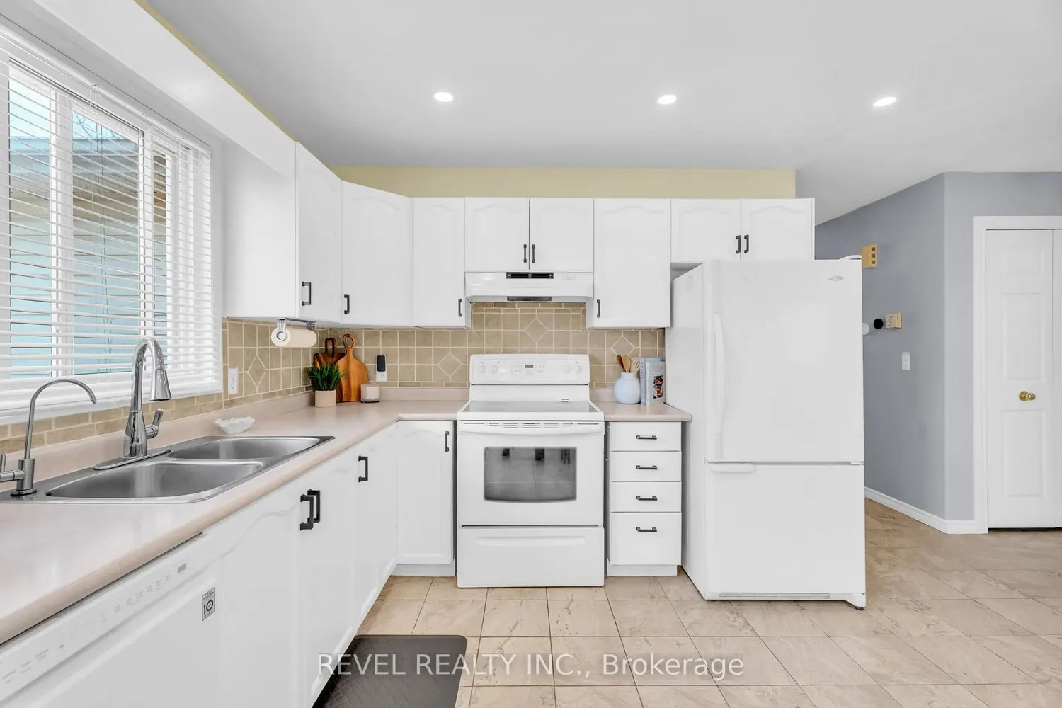 433 Greenwood Street photo 3