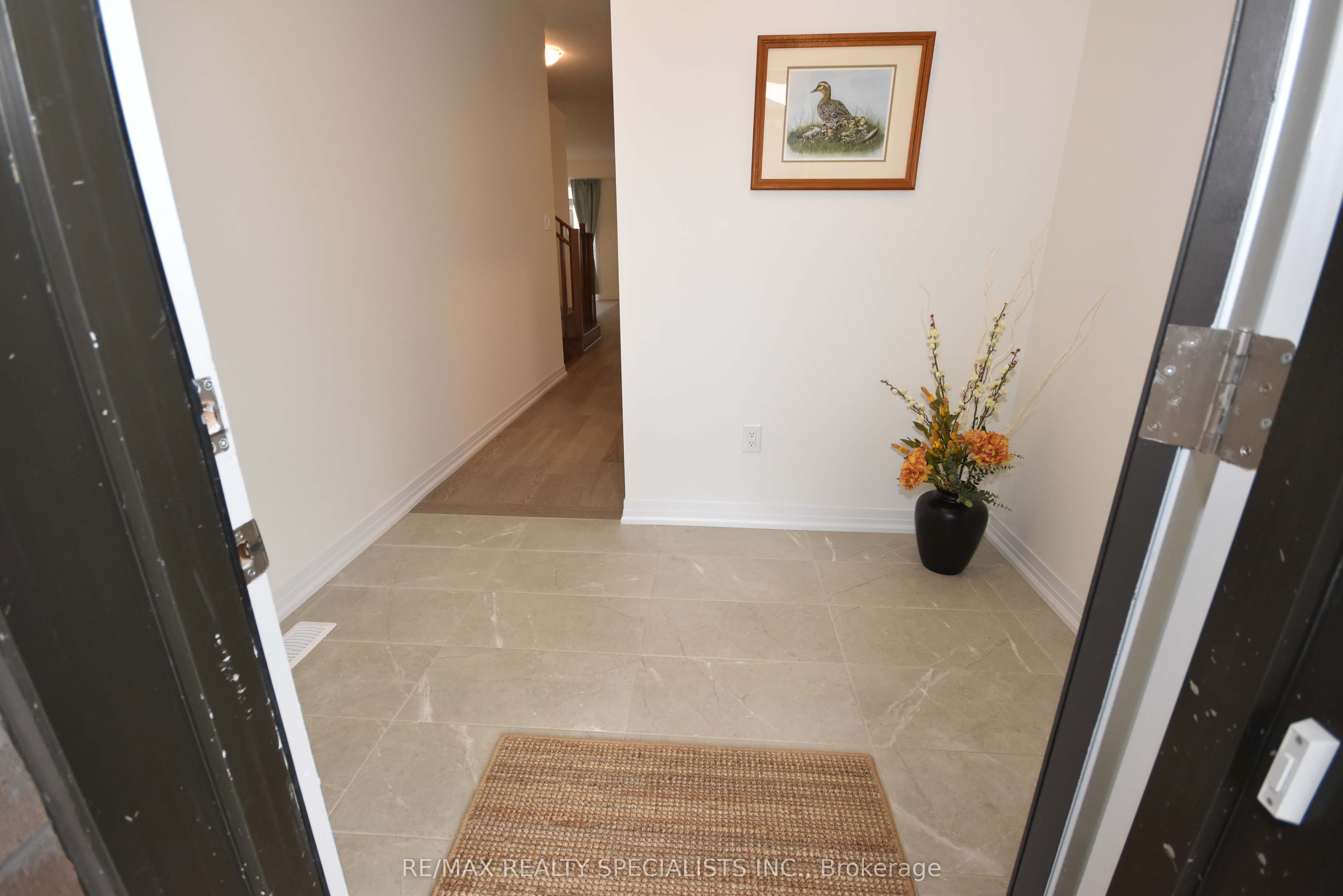 12 Velvet Way, Thorold, ON, L2V 0B7 photo 3