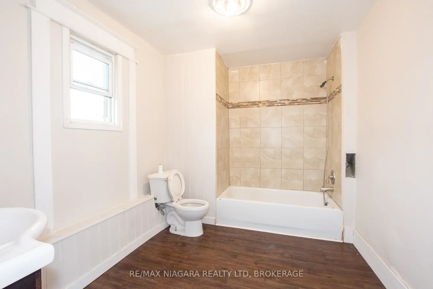 4 Manchester Avenue photo 4