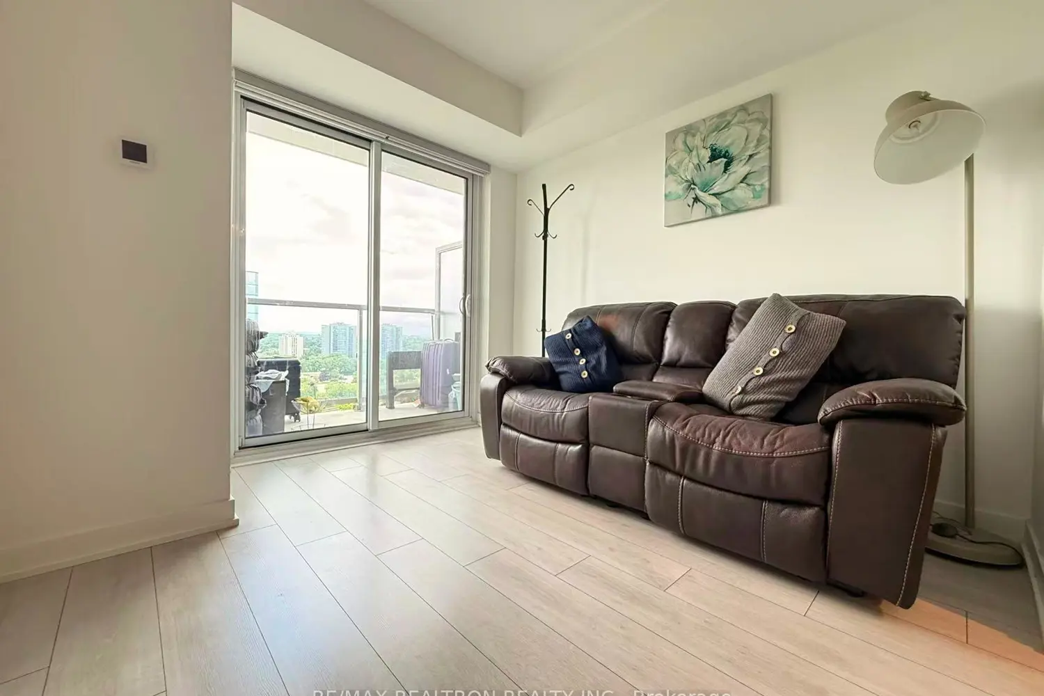 2031 Kennedy Road 1719 photo 4