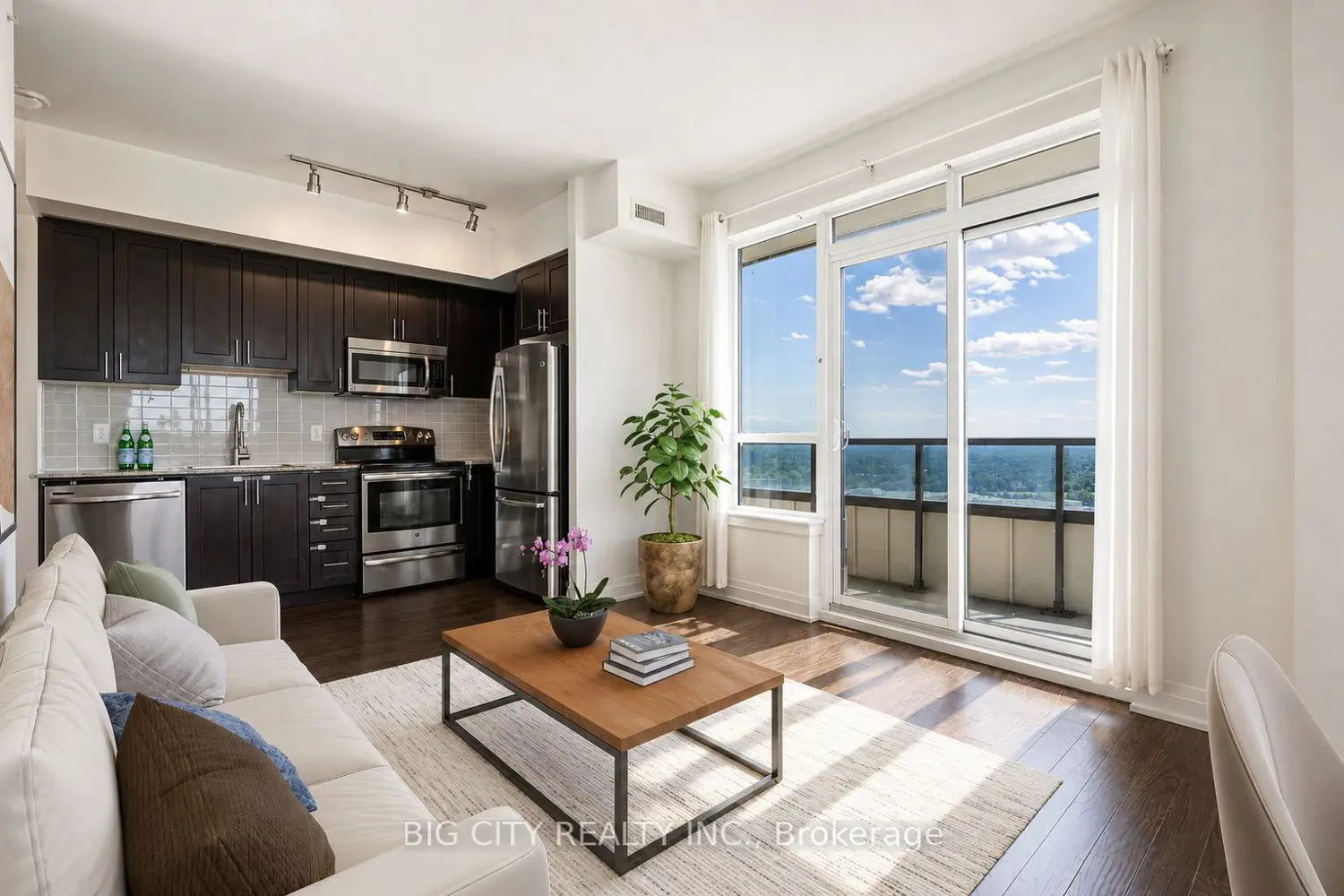 7161 Yonge Street 2425