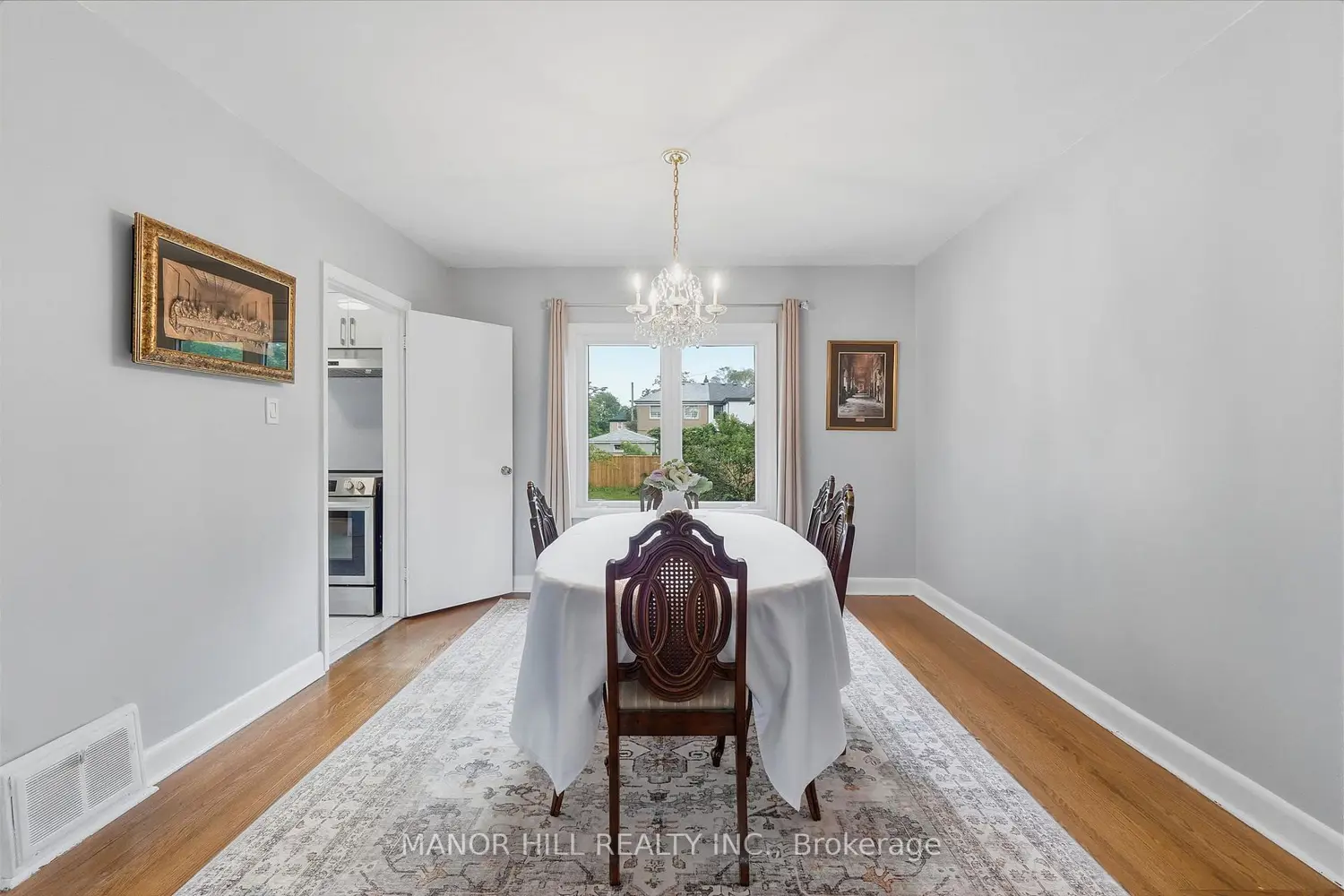 33 Robindale Avenue photo 5