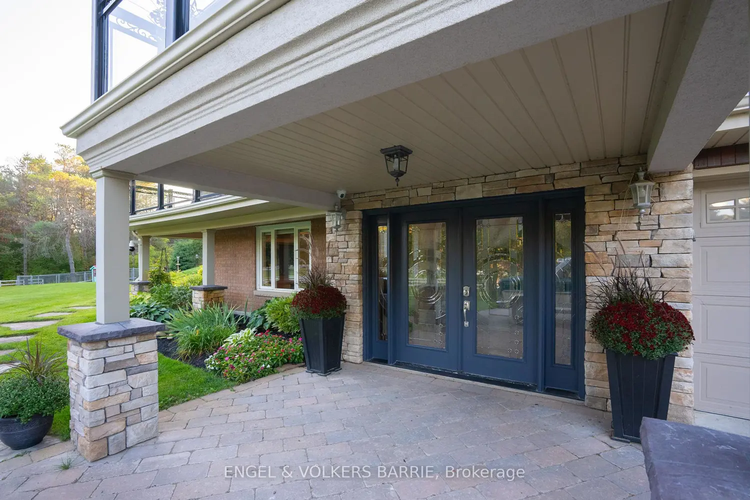 419 Goodwood Rd Road photo 4
