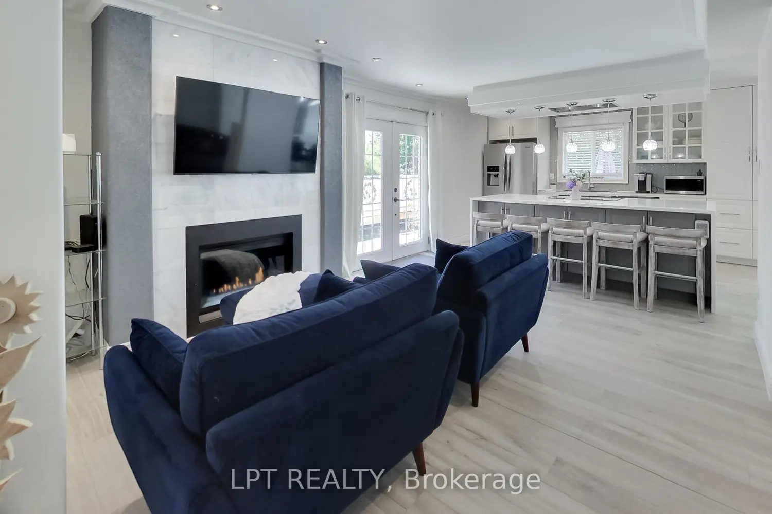 2482 Snowhill Court photo 4