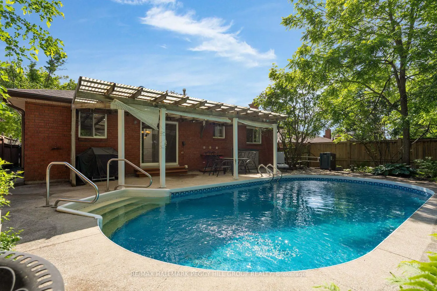22 Richler Crescent photo 2