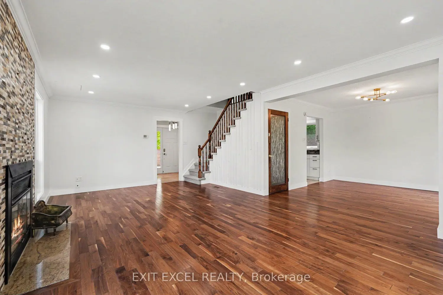 16 Lima Way photo 3