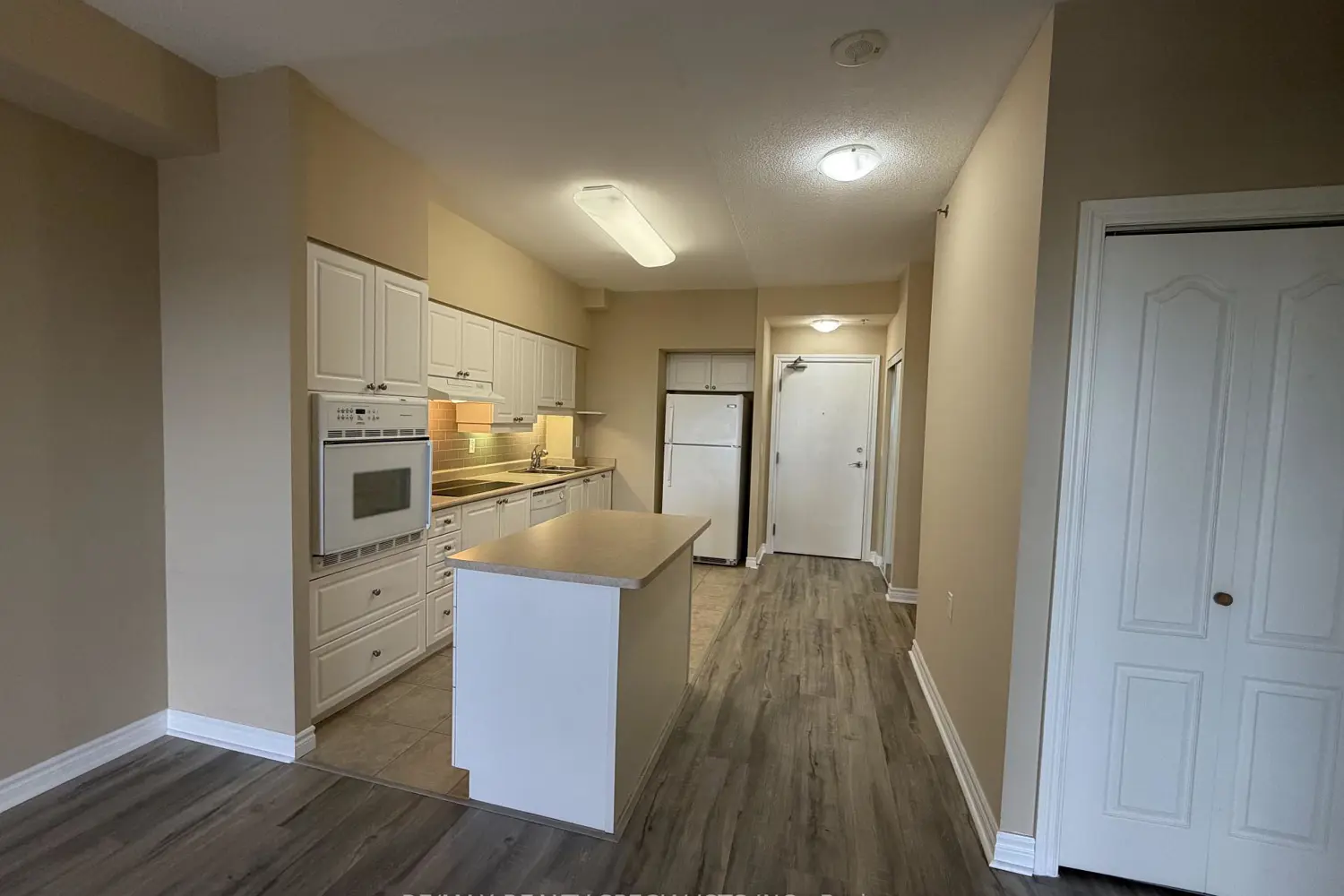 810 Scollard Court 1007 photo 3