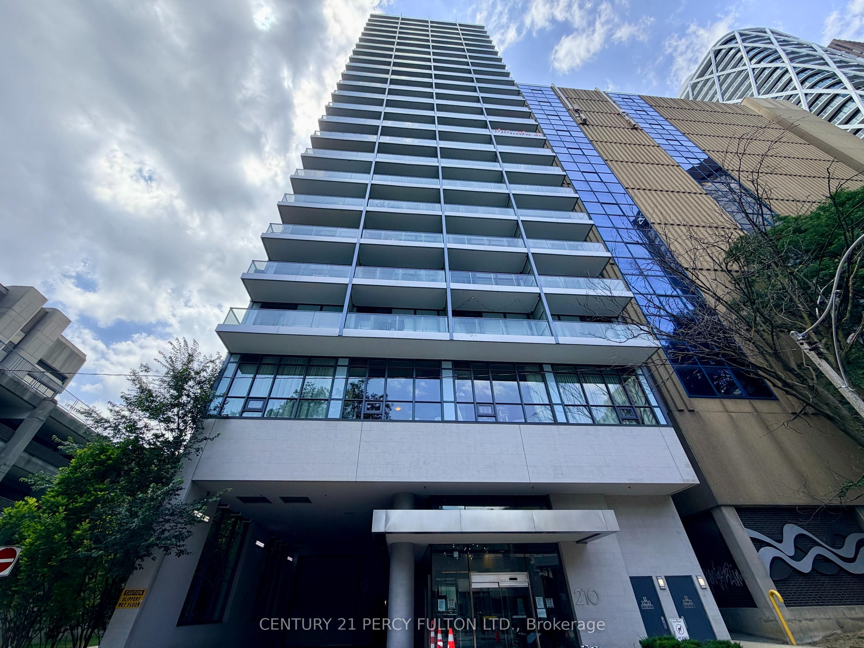 813-210 Simcoe Street, Toronto, ON, M5T 0A9
