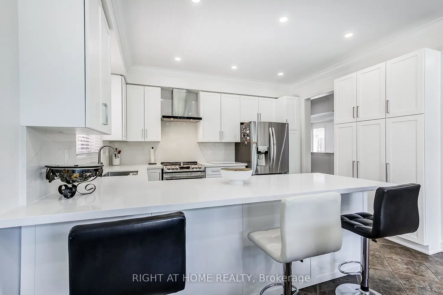 481 Heath Street photo 4