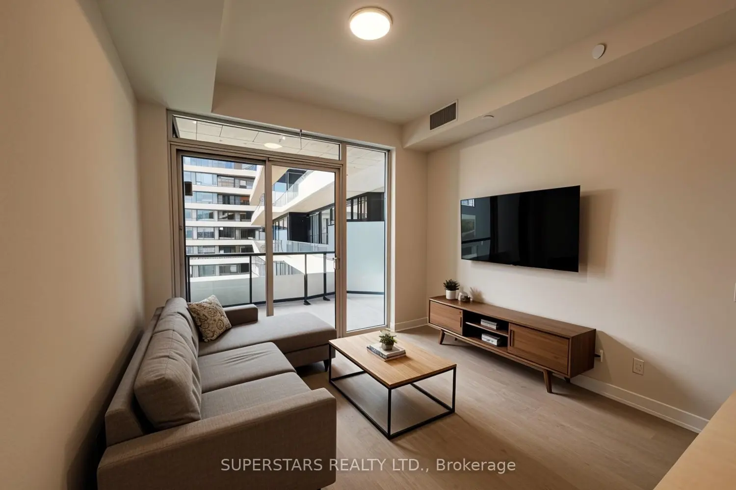 8188 Yonge Street 626 photo 3
