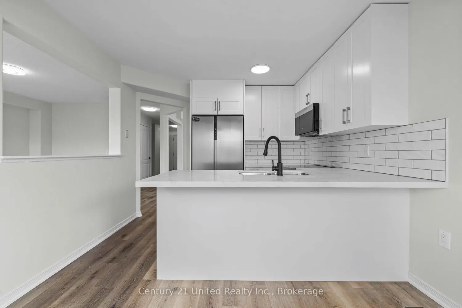 525 Clancy Crescent photo 2