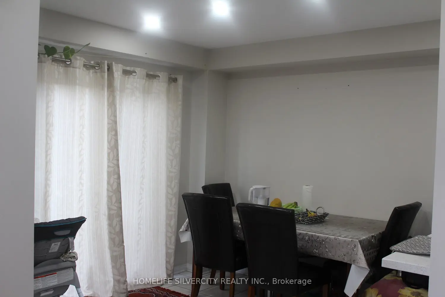 92 Tomabrook Crescent photo 4