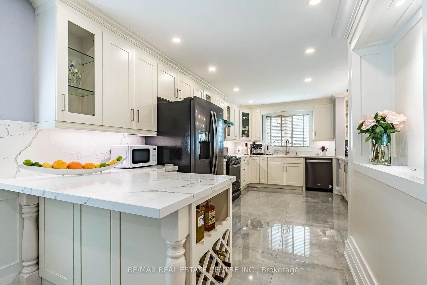 680 Bookham Crescent photo 4