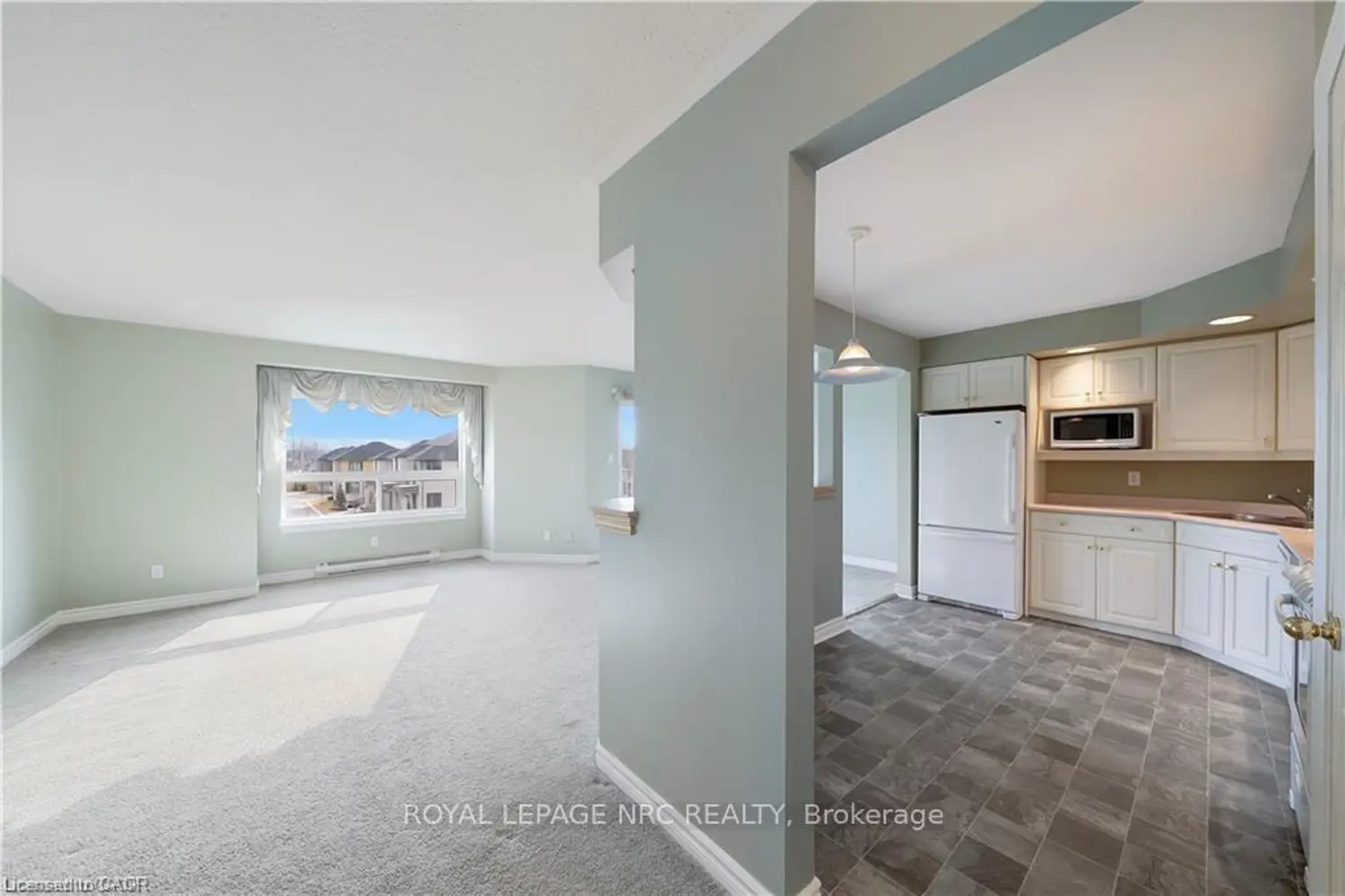 1061 Vansickle Road 303B photo 2