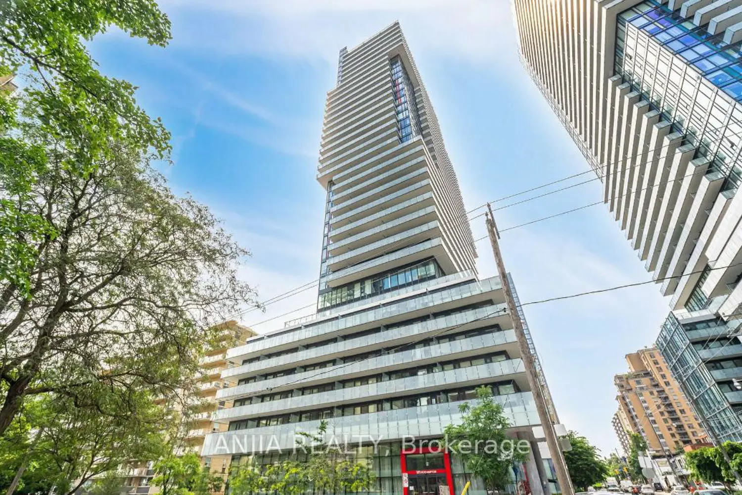 185 Roehampton Avenue 312