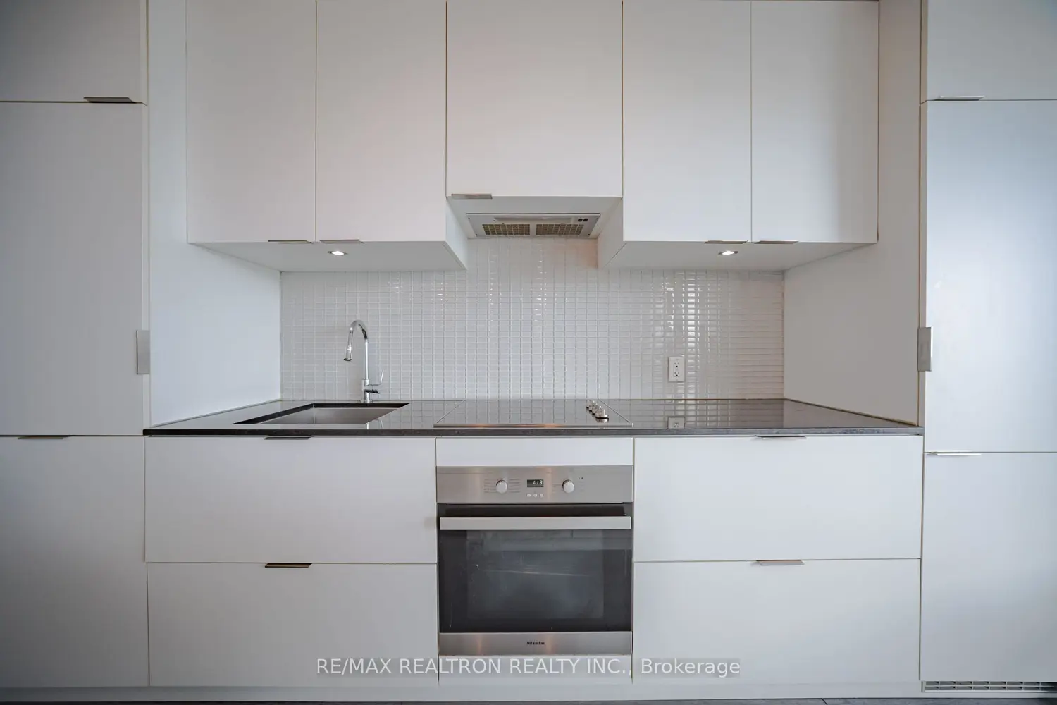 5 St Joseph St Street 4303