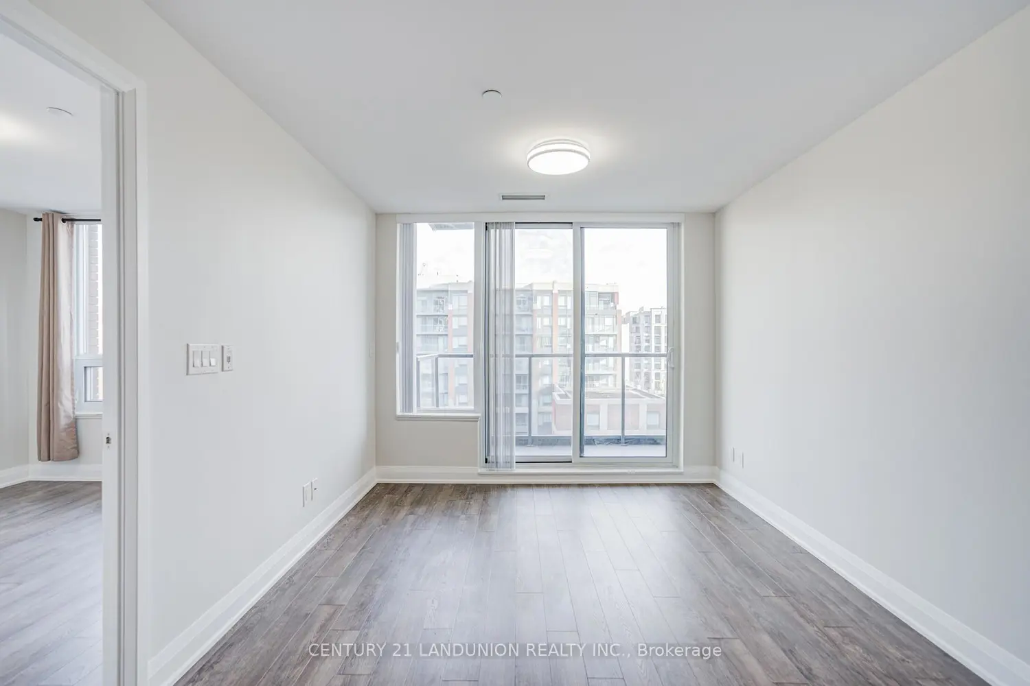 18 Uptown Drive 808 photo 3