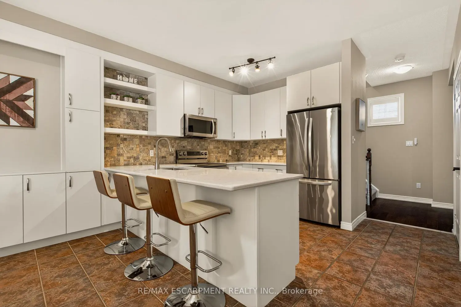 100 Beddoe Drive 20 photo 2