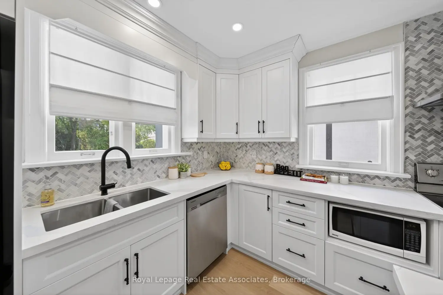 24 Peel Avenue photo 2