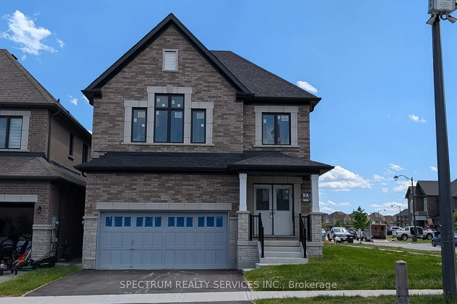 1568 Stovell Crescent