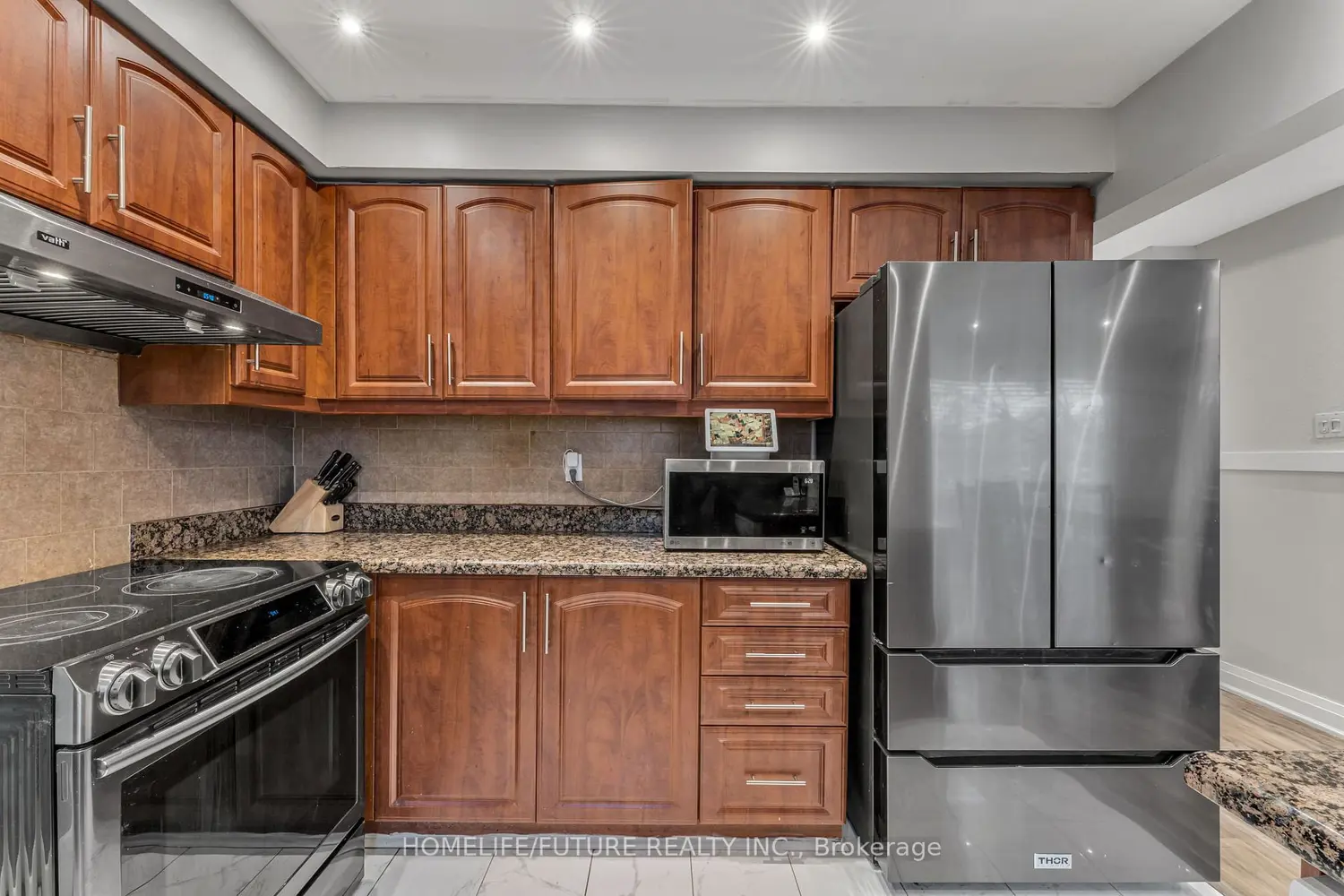 1600 Melman Street photo 3