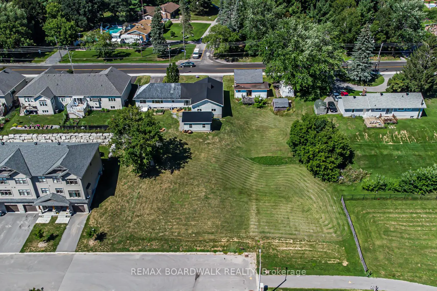 303-307 Donald B Munro Drive photo 3