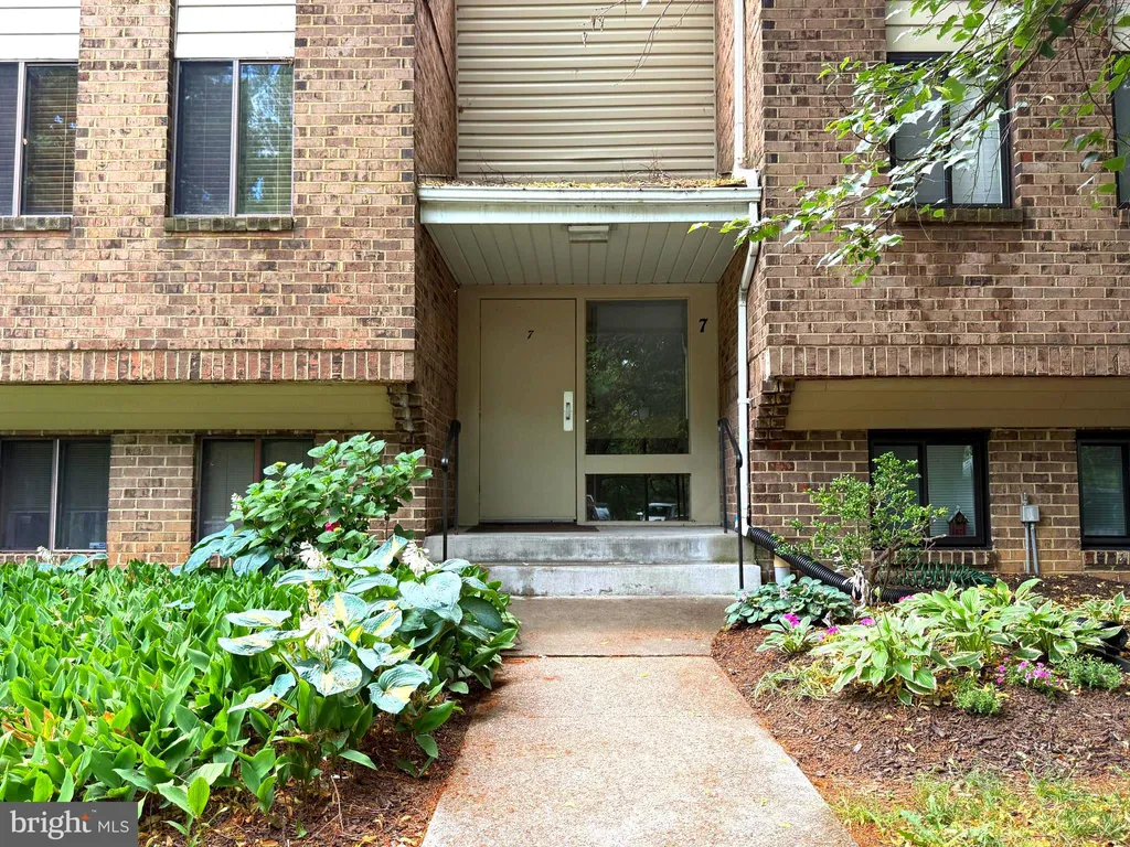 7 Windblown Court Unit 202, Baltimore, MD 21209 photo 2