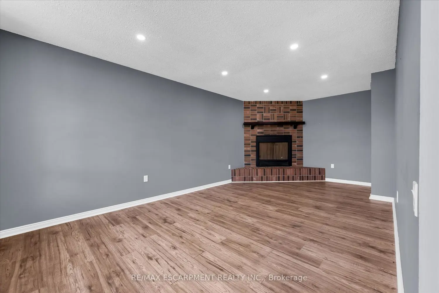 261 Limeridge Road photo 4